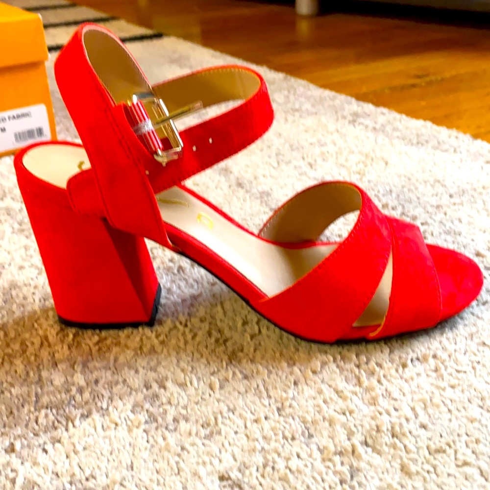 NEVER WORN. Block Heel strappy sandal size 6